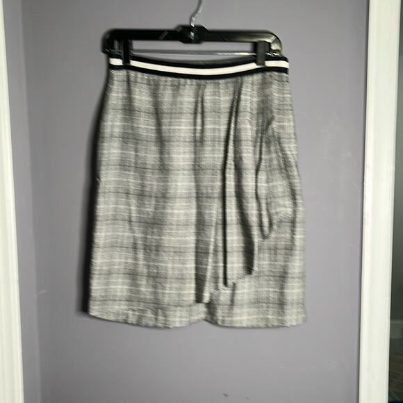 Slate & Willow Black and Gray Plaid Drape Front Skirt With Side Zipper Size 6 - Picture 9 of 9